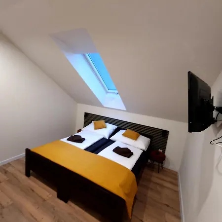 Gæstehus Bird House 3*